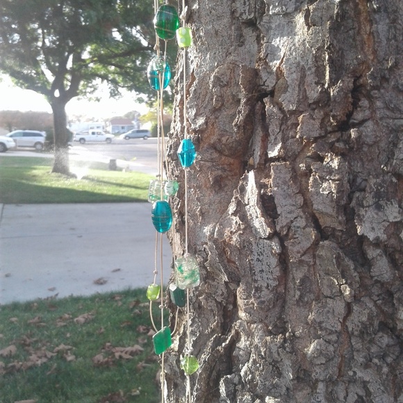 Hand-knotted Glass Bead Necklace - Picture 3 of 8